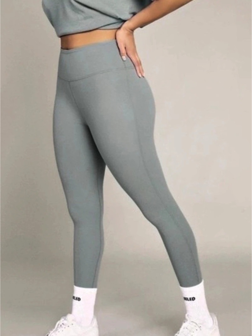 Unlabeled High Waisted Leggings in Dusty Blue (Size M)